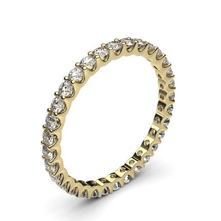 Полнокруглое кольцо из желтого золота с муассанитом